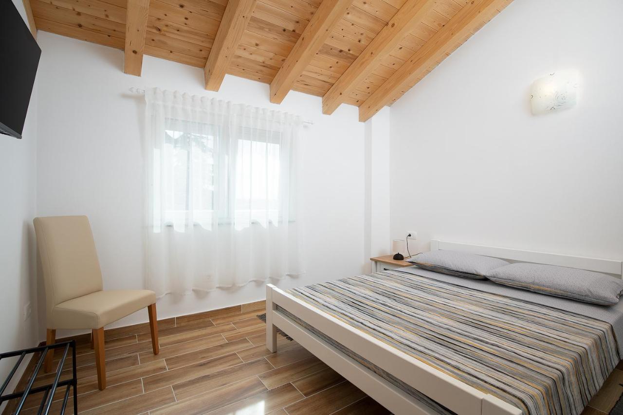 Villa Dana Banjole Bagian luar foto